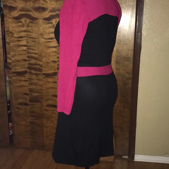Knit Fuchsia & Black long sleeve dress - Picture 2 of 4